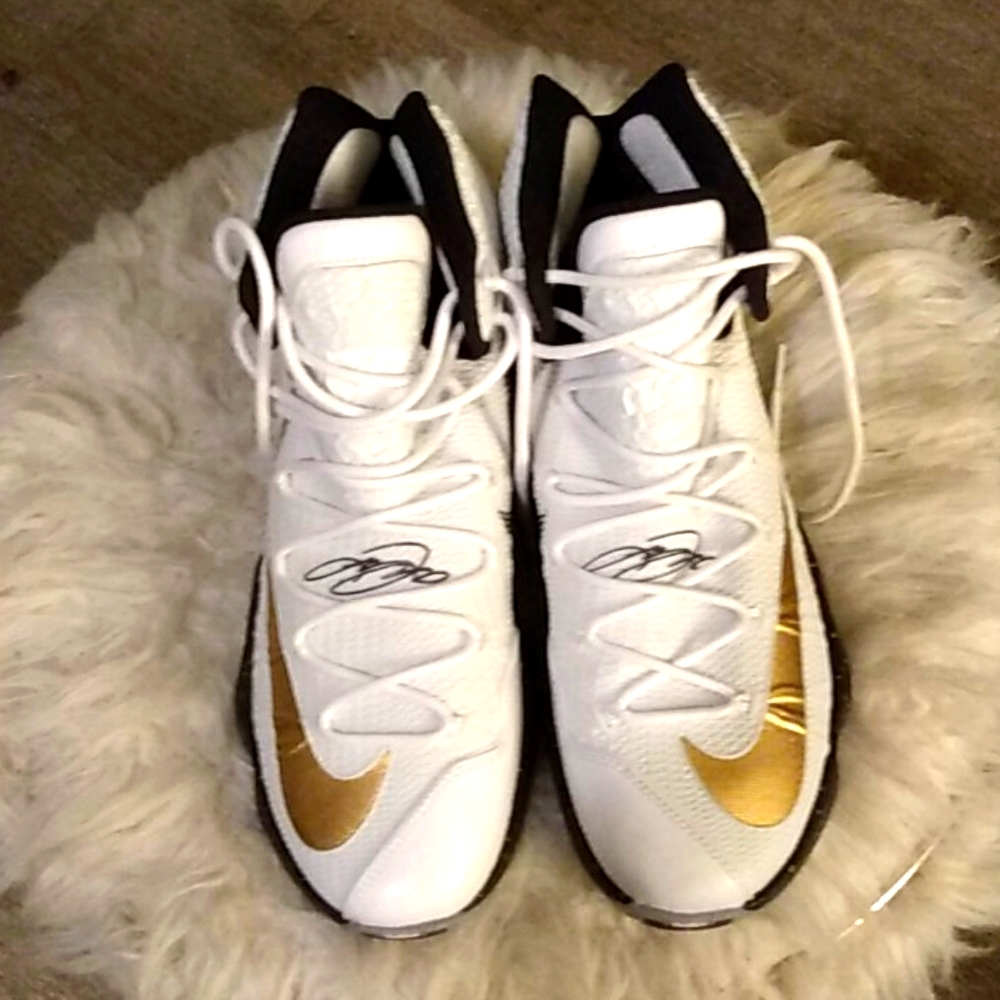 Nike Lebron James XIII gold/white